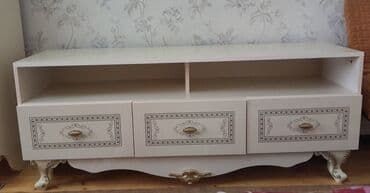 reyhan: İşlənmiş, Düz TV altlığı, Polkalı — 1