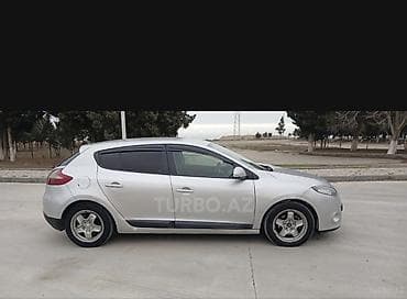 afto.az: Renault Megane III, gümüşü rəng, hetçbek kuzov. Əsas xüsusiyyətlər: - — 8