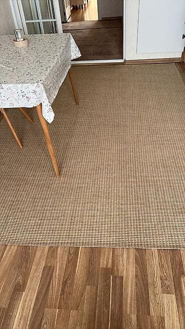 Təbii tonlarda, xırda dama naxışlı xalça/kovrolin. - Rəng: bej–qəhvəyi