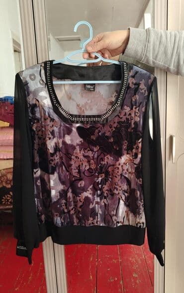 kiraye ziyafet: Qadın geyim dəsti – 4 ədəd 1) Tünd məxməri-bordo rəngdə uzun don - — 4