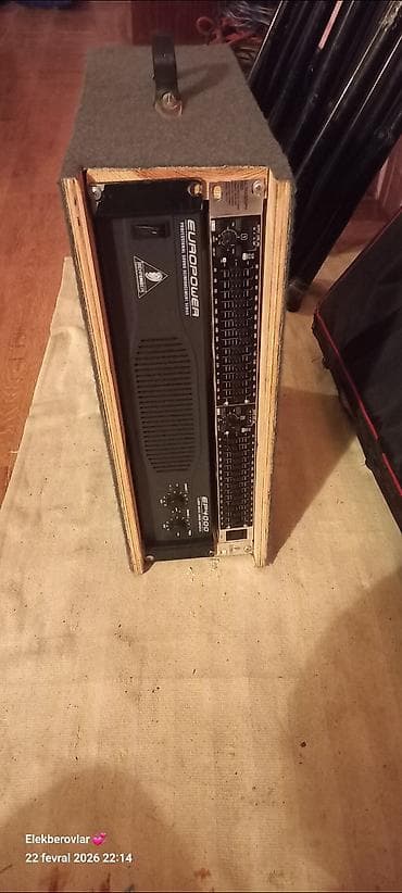 Behringer 4000 çox az istifade olub idyal vezyetdedi istiyen olsa qutu