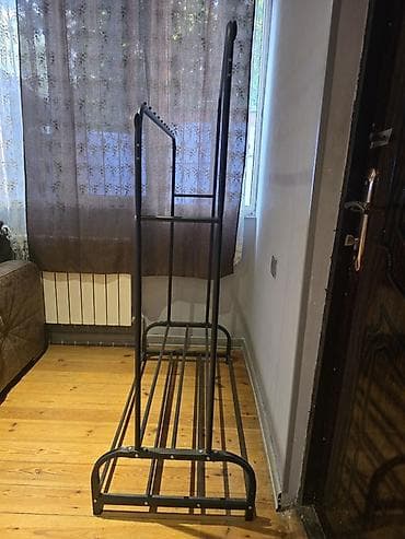 Metal paltar asılqanı, ayaqqabı rəfli. Yaxşı vəziyyətdədir. Ölçü: 155 — 2
