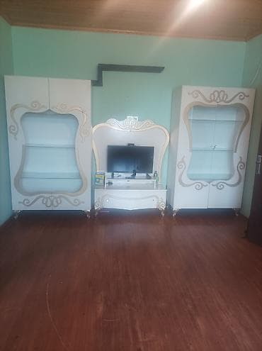 Klassik dizaynlı qonaq otağı mebel dəsti Tərkibi: - 2 ədəd