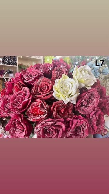 0.90 gepik Dekorativ süni güllər – Qızılı-qırmızı və krem rəngli