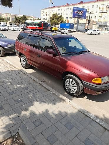 mercedes b class: Opel Astra F Caravan (universalı) – bordovı rəng Xüsusiyyətlər: - — 3