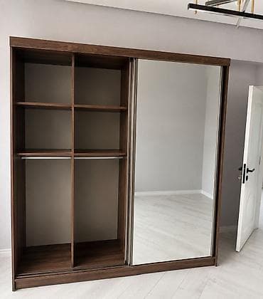 Sürgülü Qapılı Güzgülü Dolab Dolab 240azn. Problemi yoxdu mohkem