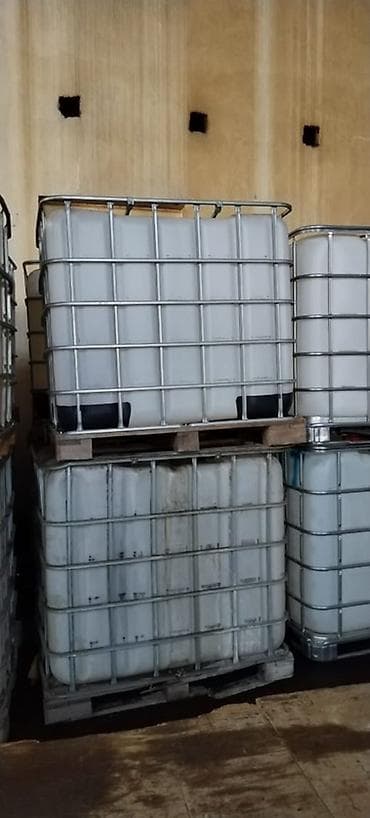 modul tipli ev: IBC konteynerlər – 1000 litr - Həcm: 1000 L (standart IBC tank) - — 2