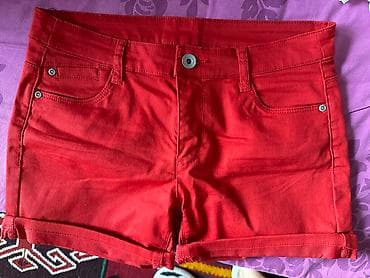 Qirmizi red short shortik 
Balaca oldugu satilir, birdefe geyinilib