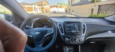 islenmis masinlar: Chevrolet Malibu – ağ rəng, zərif və dinamik sedan - Kuzov: 4 qapılı — 6