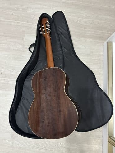 Fleytalar: Alhambra klassik gitara - Brend/model: Alhambra (etiket görünür) - — 2