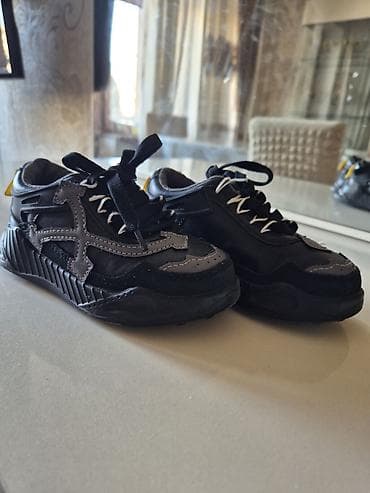 Uşaq idman ayaqqabıları - Model: aşağı profilli, bağcıqlı idman