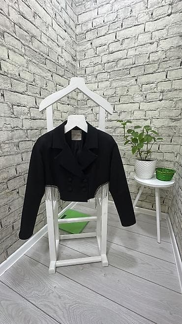 don geyim: Tiffany & Tomato qadın qısa jaket - Rəng: qara - Model — 1