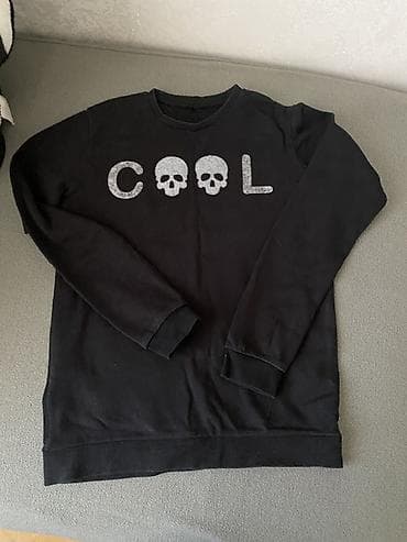 Qara sweatshirt – “COOL” yazılı, hərfdə kəllə sümüyü motivləri ilə.10