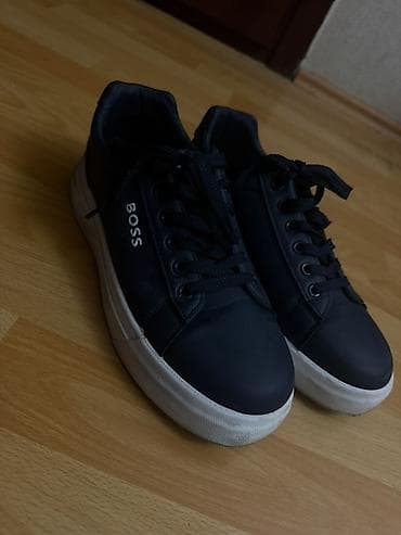 Səndəl və şəp-şüplər: BOSS kişi krossovkaları - Rəng: tünd göy (lacivərd) üst hissə, ağ — 1