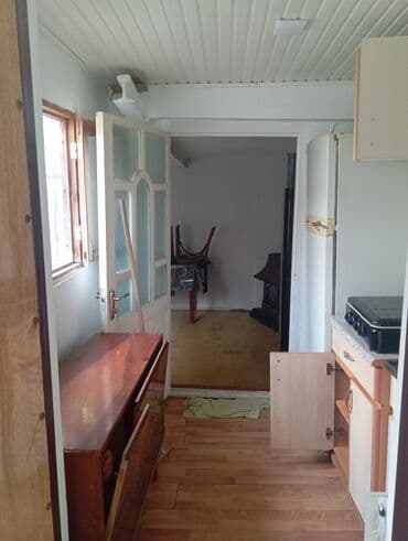 Xetai ray.Hezi Aslanov qesebesinde 57 sayli avtobus dayanacagina 5