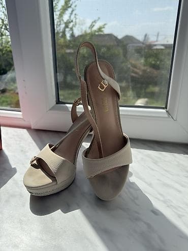 ayaqq: Bej rəngli qadın sandaleti - Model: Açıq burunlu, slingback (arxa — 1