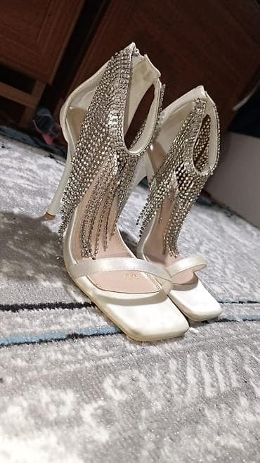 Ölçü: 35, rəng - Ağ, İşlənmiş