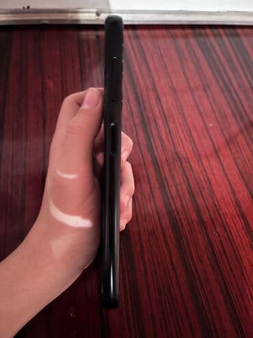 Мобильные телефоны: Smartfon – 128 GB yaddaş / 6 GB RAM - Kamera: 12 MP əsas kamera — 3