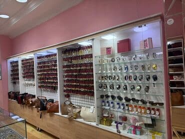 qizilin qramin qiymeti: Satılır; yalnız mebellər içindəki setkalar və qarmaqlar. Vitrində olan — 4