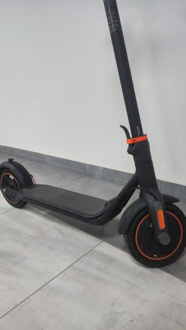 yuruyuş bandı: Ninebot f40 model 2 il istifadə olunub Ful şarjla 40km məsafə qət — 1
