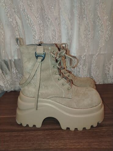 kaubojke novi sad: Qalın platformalı qadın botları. Geyilmeyib. 65 manata alinib. 45 e — 2