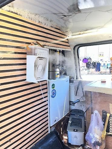 food truck: Sarı rəngli mobil “fast food” furqonu – isti və qəlyanaltılar yerində — 5