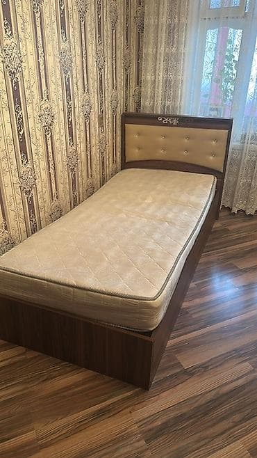 Tək nəfərlik çarpayı və döşək dəsti - Ölçü: təxmini 90x200 sm (tək