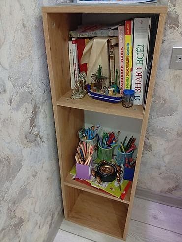 otag gapisi: Oğlan və qız üçün, Yazı masası — 1