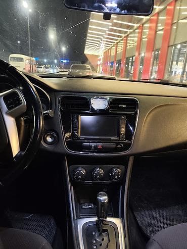 lider disk 17: Chrysler 200: 2.4 l | 2012 il 214000 km Sedan — 7