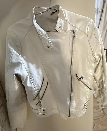 Toy paltarları və aksesuarları: Uyğun qiymətli dəri kurtka satılır. Ümumi vəziyyəti yaxşıdır. 50 — 1