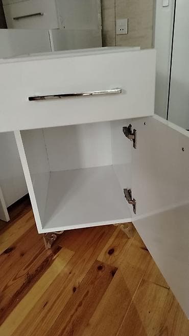 islenmis stollar: Düz masa, Siyirməli, Polkalı, Şüşə — 2