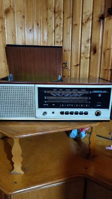 Rekord 311 – sovet istehsalı masaüstü radiola - Model: Рекорд 311