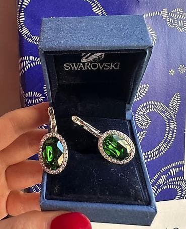 Aksesuarlar: Swarovski sırğa, təzədi. Qiymət 70 azn — 1