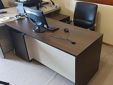 Ofis dəst mebeli: Ofis mebel dəsti Masa tumbalı, kreslo, və şkaf her üçü 450 manat — 2