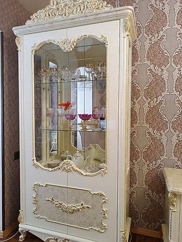 Qorka,servant -klassik üslubda vitrin - Rəng: krem/ivori, qızılı