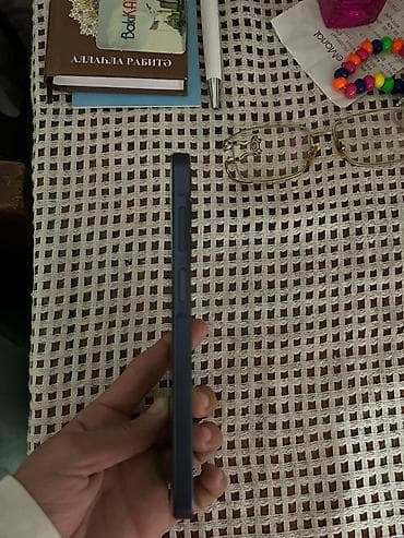 irşad electronics telefonlar: Mavi rəngdə smartfon - Arxa tərəfdə ayrı-ayrı yerləşdirilmiş 3 — 3