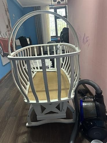 beşik: Oğlan və qız üçün, Yumru, Beşik, Dəstsiz, Matrassız, Yellənmə mexanizm ilə — 1