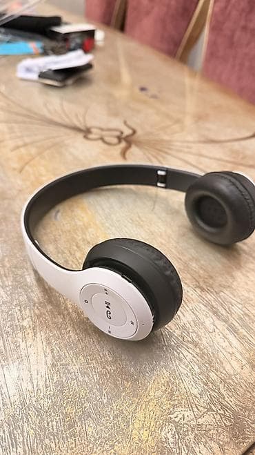 Bluetooth headphones p47