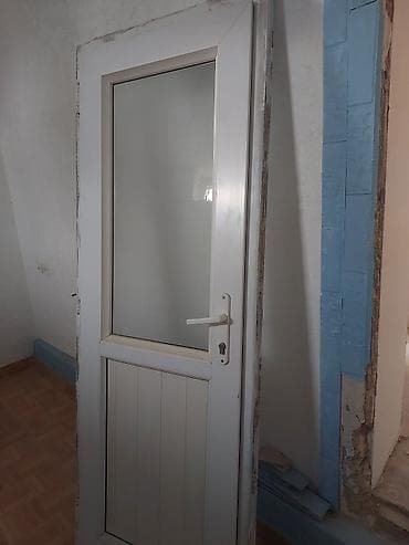 şuşe qapi: PVC giriş/qapı yarpağı və çərçivəsi - Material: ağ rəngli PVC profil — 3