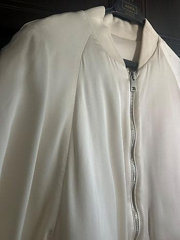 herbi geyim: Mango Satin Bomber Jacket
Like New 
Size M — 4