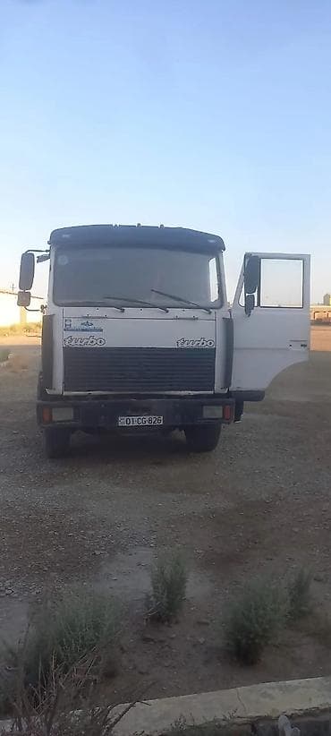 Yük daşıma üçün traktor tipli yük avtomobili - Turbo dizel mühərrikli