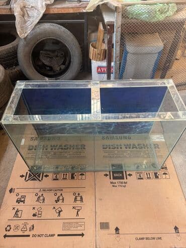 Akvaryum bos halda satilir. 210 litr tutumu var. Olculeri 100x35x60