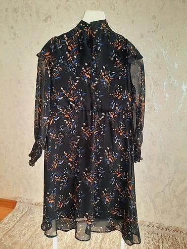 Qadın paltarı – çiçək naxışlı, şifon effektli, qara əsas rəngdə - — 1