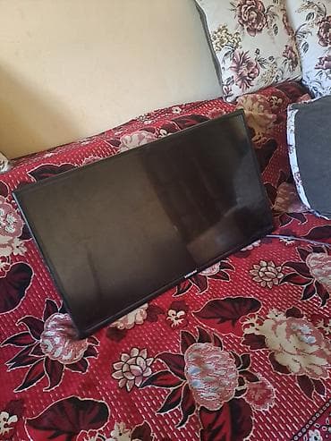 Samsung LCD televizor - Ekran diaqonalı təxminən 32" (seriya etiketi