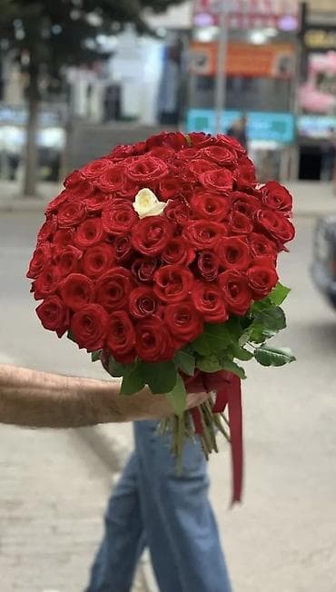 İş: Satış məsləhətçisi tələb olunur, 18-29 yaş — 1