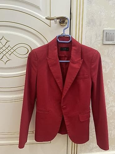 Plaşlar: Qadın qırmızı bleizer - Rəng: parlaq qırmızı - Dizayn: tək düyməli — 2