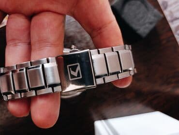 kvars: İşlənmiş, Qol saatı, Curren — 6