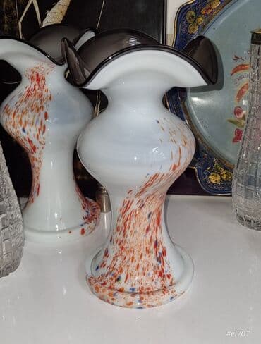 gül toxumları: Qədim vaza. Sağlam vəziyətdə. Hündürlük 30 sm. 
İki ədəd var — 1