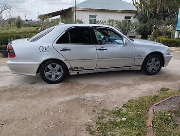vaz 2107 qapi: Mercedes-Benz C-Sinfi (W202) sedan, gümüşü rəng. - Kuzov: 4 qapılı — 4