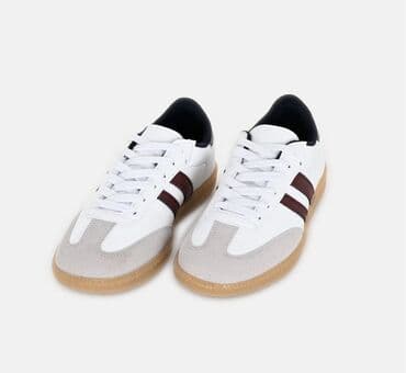 Səndəl və şəp-şüplər: Məhsul: Uniseks idman ayaqqabısı - Rəng: ağ üst hissə, açıq boz süet — 1